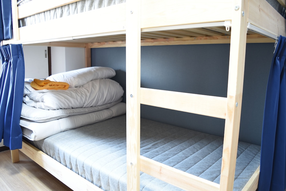 Mix Dormitory Room with Shared Bath and Toilet photo 3