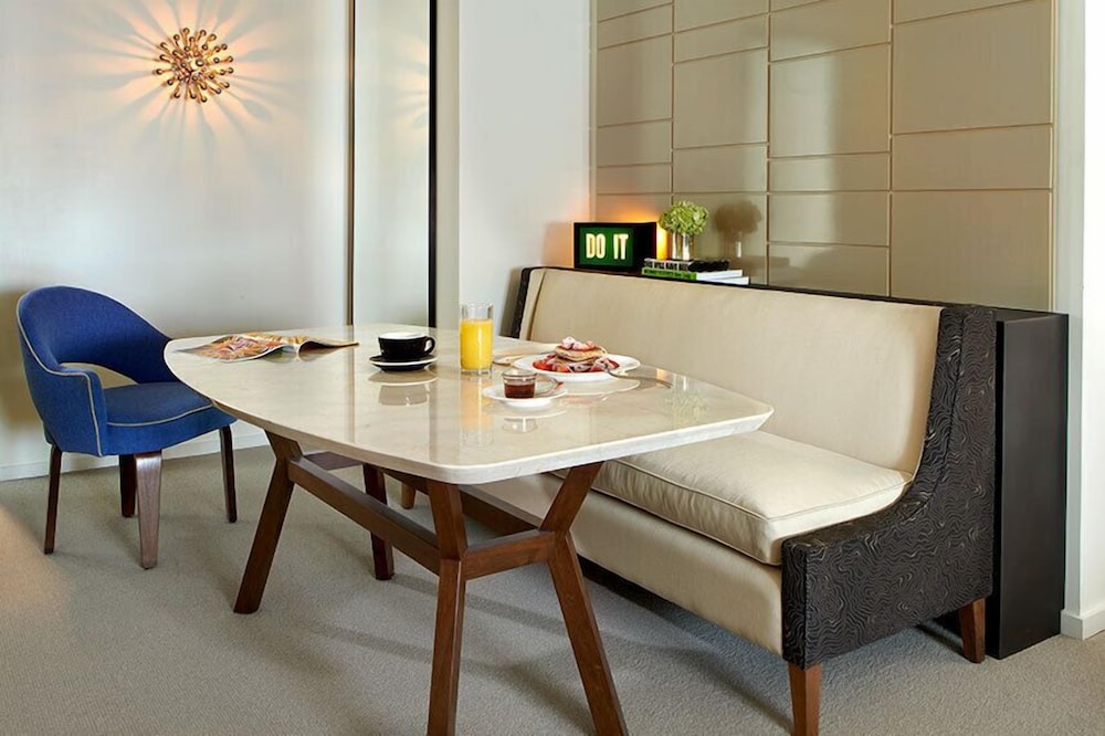 Deluxe Suite - Photo 3