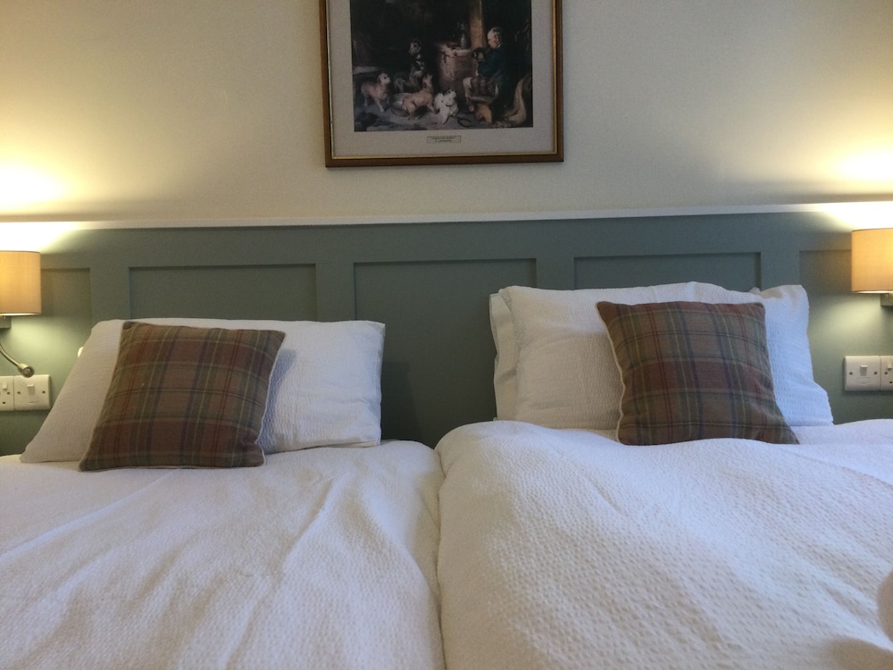 Twin Room, Ensuite (Ground Floor Economy Twin) photo 2
