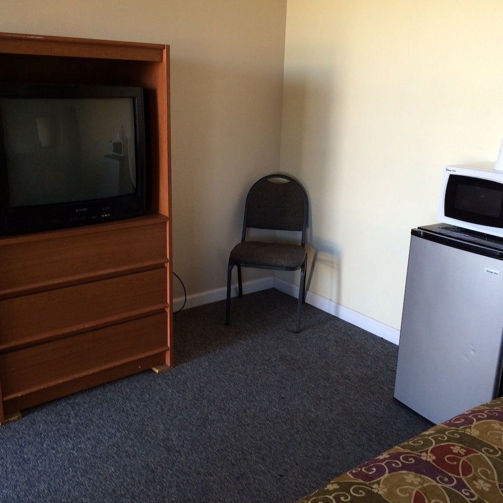 Basic Room, 1 Double Bed, Non Smoking photo 3