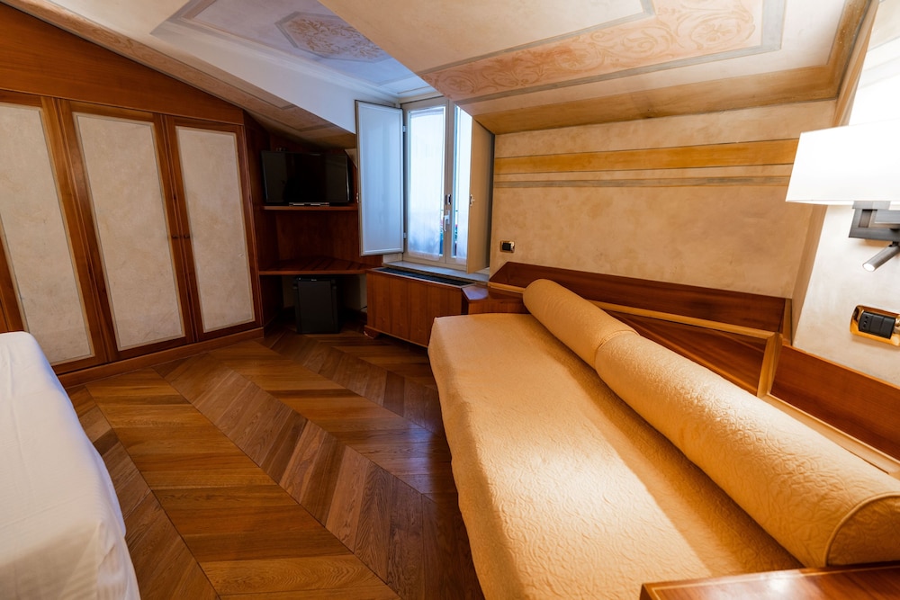 Classic Triple Room photo 2