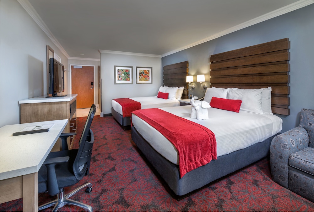 Deluxe Room, 2 Queen Beds photo 2
