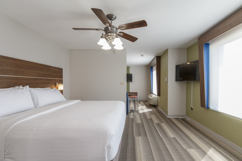 Suite, Multiple Beds - Photo 8