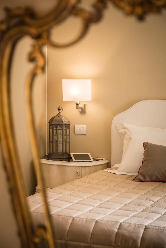 Junior Suite, 1 Double Bed, Balcony photo 3