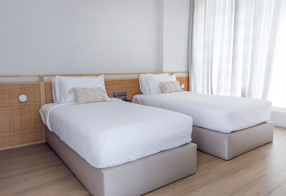Deluxe Twin Room, Non Smoking - Photo 4