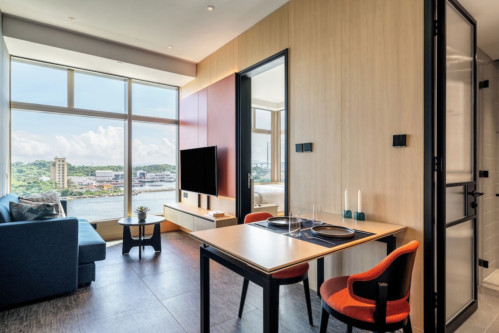 Deluxe Harbour/Sea View One Bedroom photo 3