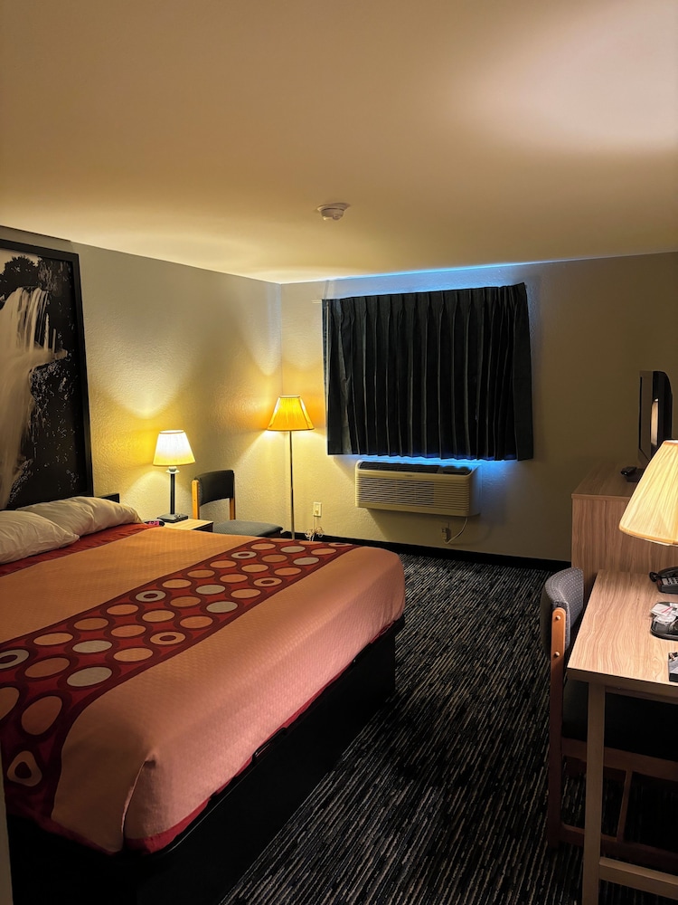 Room, 1 King Bed, Non Smoking - Photo 1