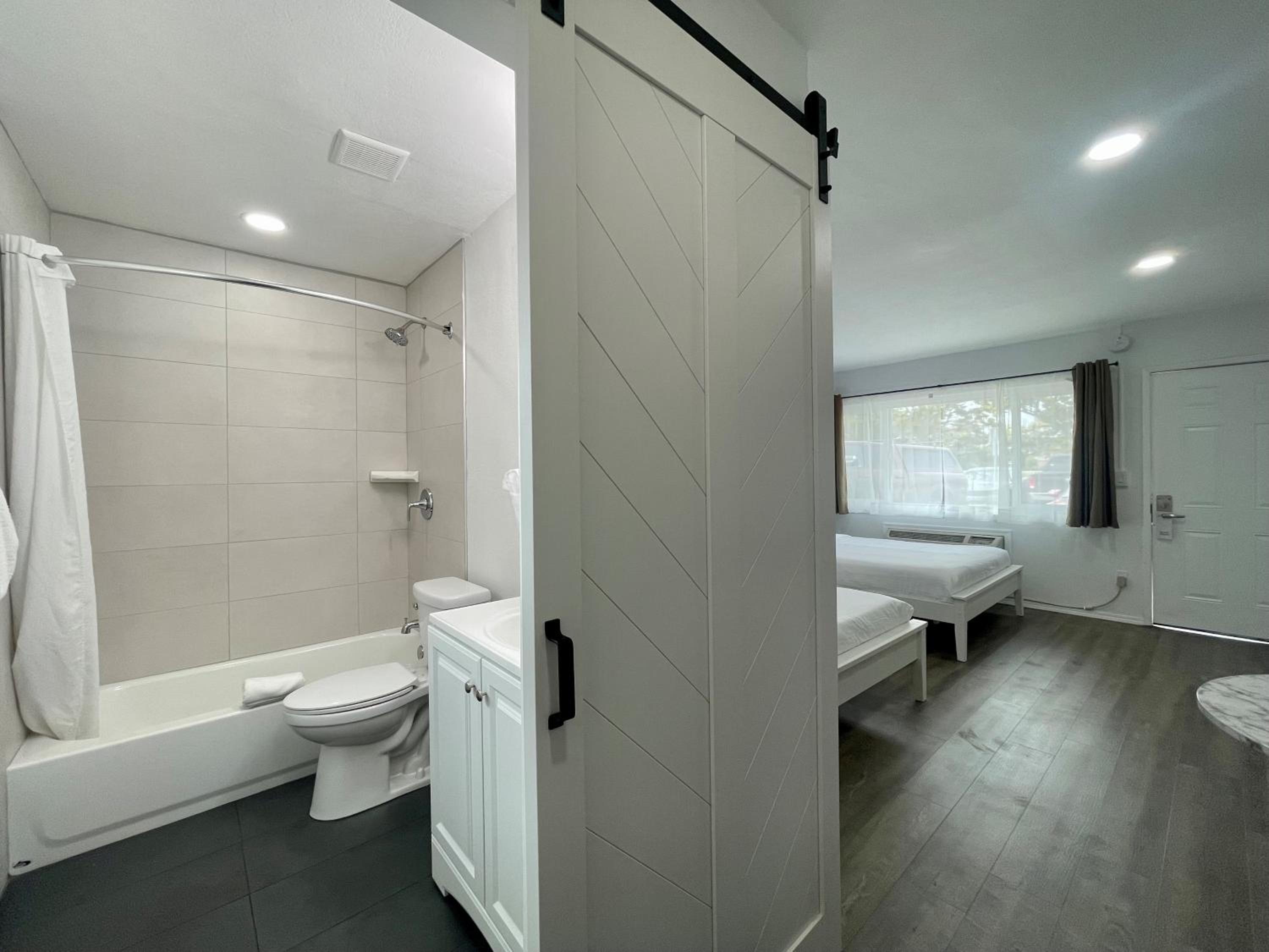 Superior Queen Room with Two Queen Beds photo 1
