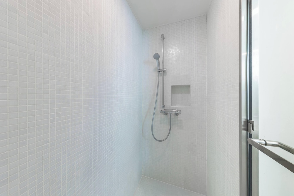 Superior (With shower booth)(Smoking) photo 2