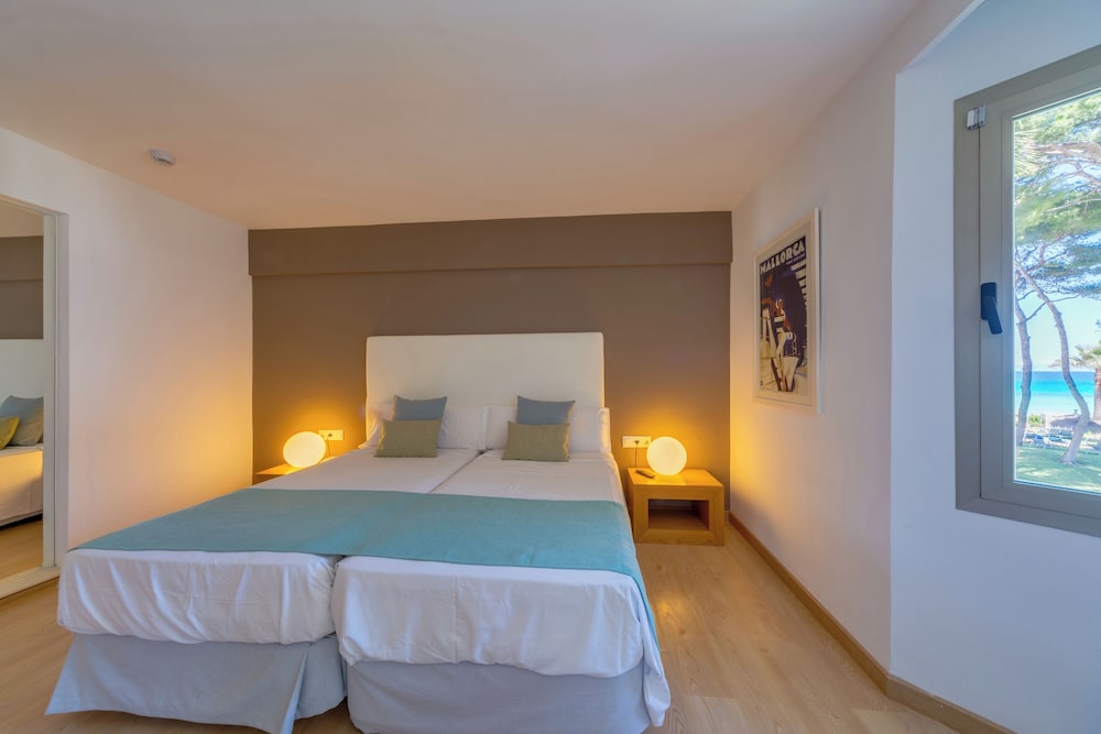 Suite, Balcony, Partial Sea View (3 Adultos + 1 Child)
