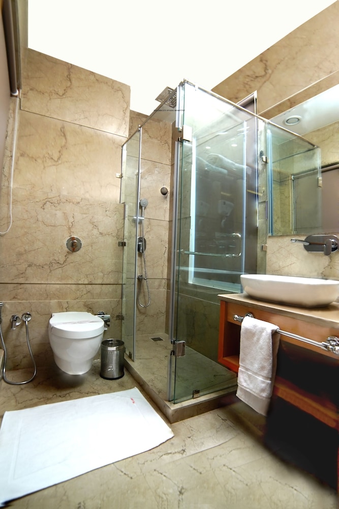 Executive Room, 1 Double Bed, City View - Photo 2