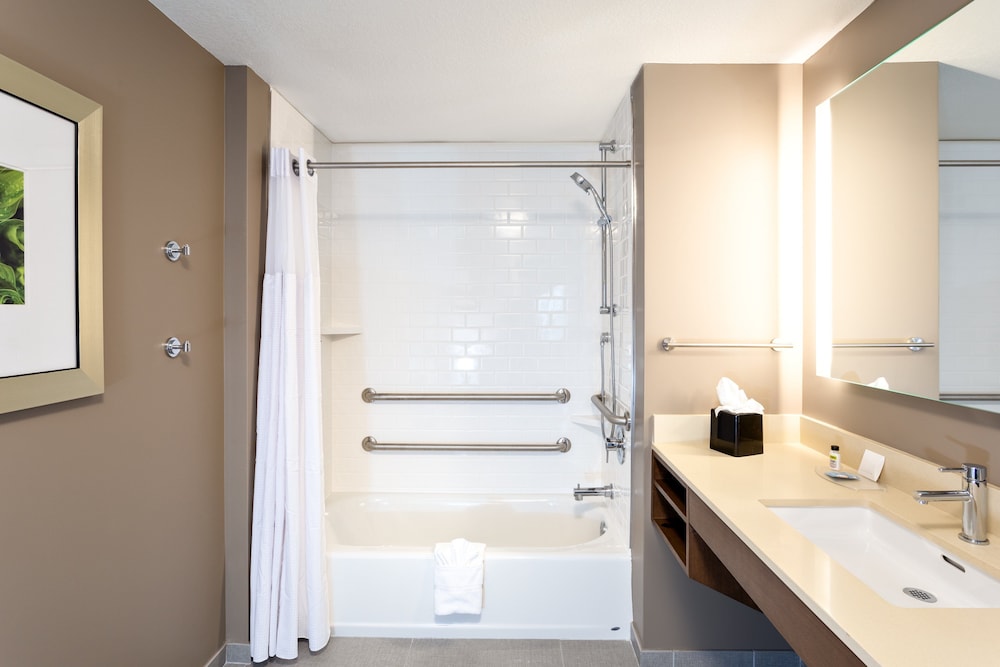 Studio Suite, Accessible, Kitchen (Accessible Tub) - Photo 7