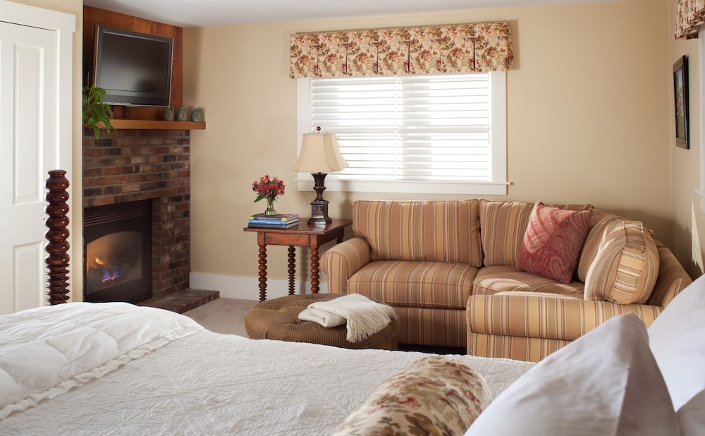 Richardson Deluxe Whirlpool Suite  photo 2