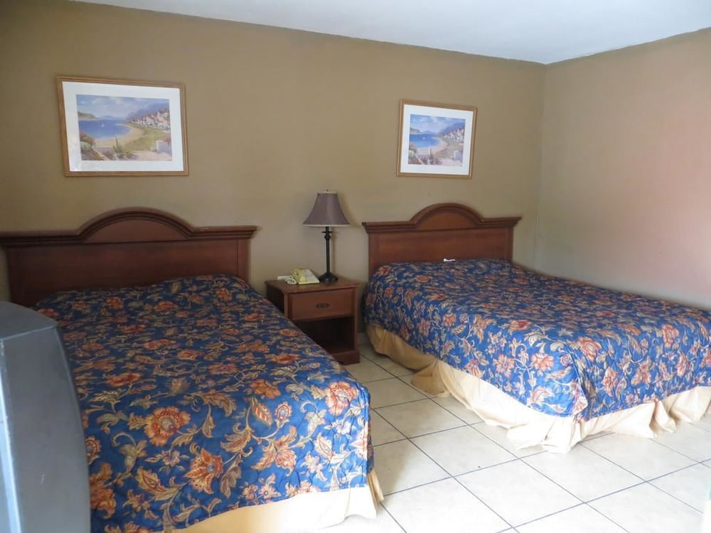 Double or Twin Room, 2 Queen Beds, Non Smoking photo 1