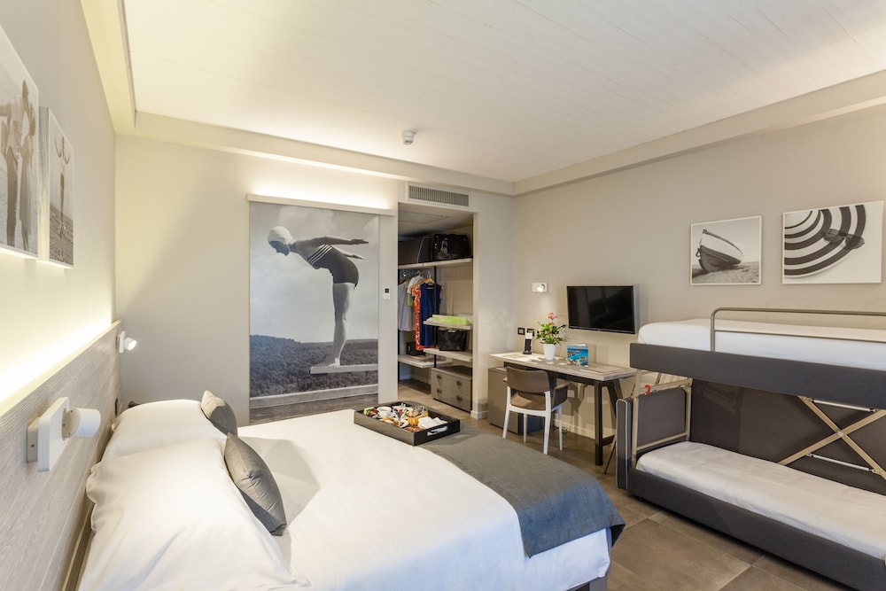 Family Quadruple Room, Sea View photo 3