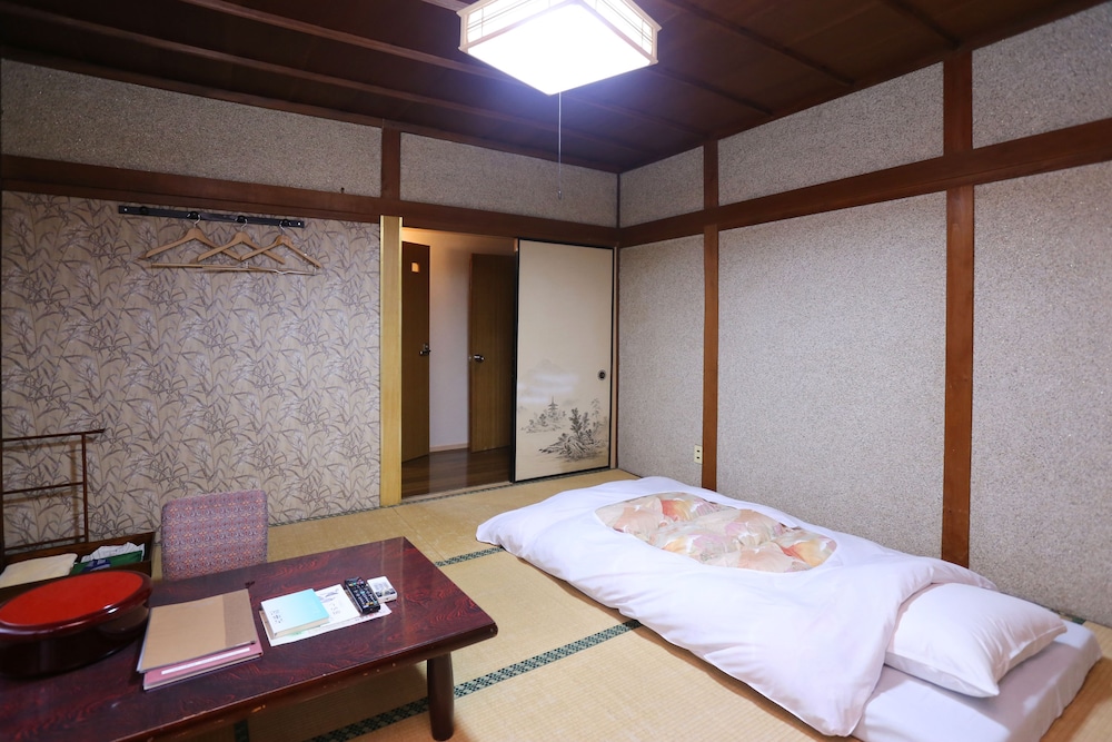 Japanese Style Room, 18sqm (No Toilet and Bathroom), Non Smoking, Max. 4 Futon photo 2