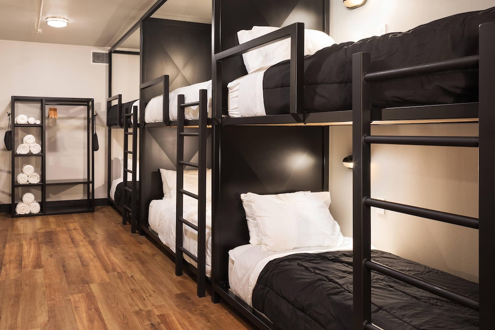 Standard Room, Multiple Beds, Non Smoking