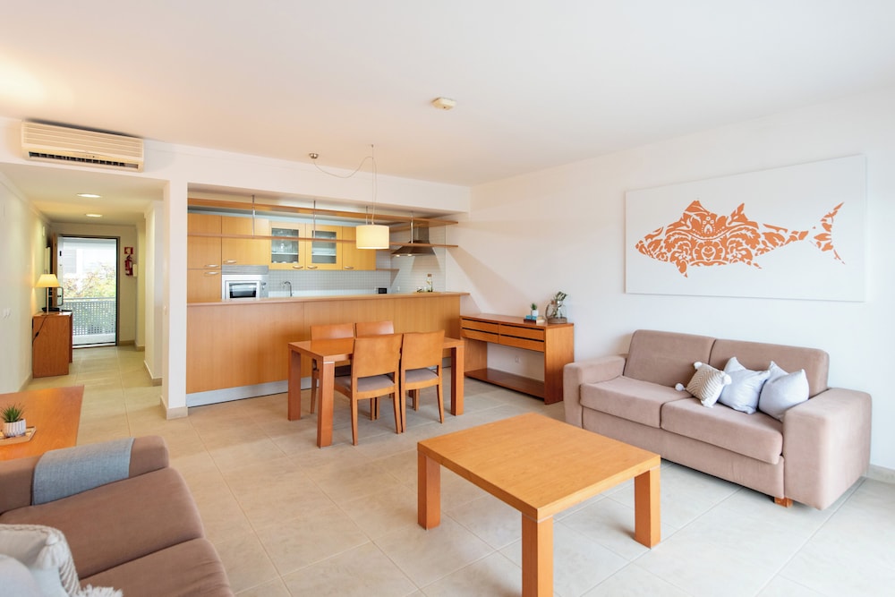 Deluxe Apartment, Pool View