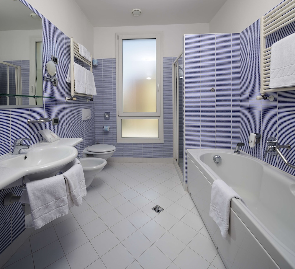 Family Room, Multiple Beds - Photo 9