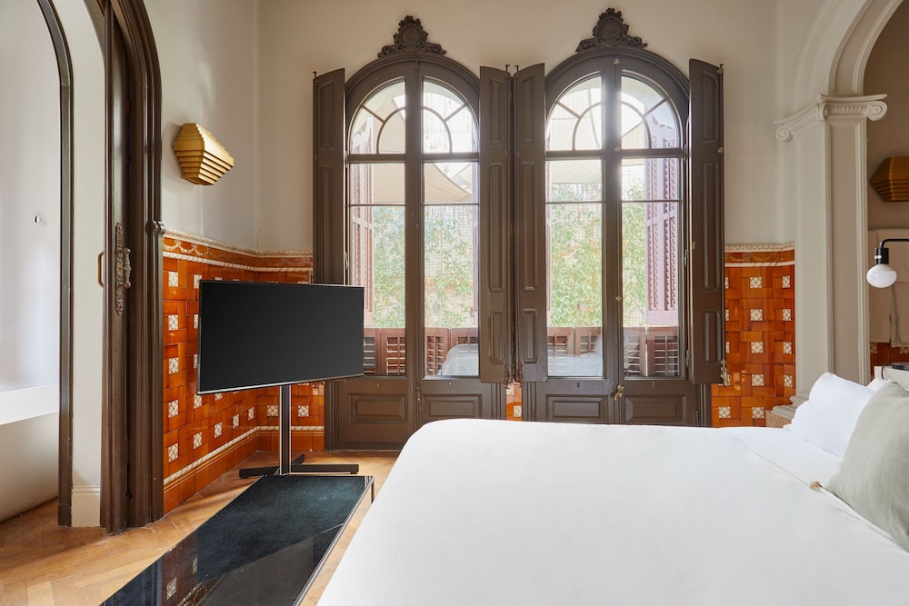 Suite, 1 King Bed photo 3