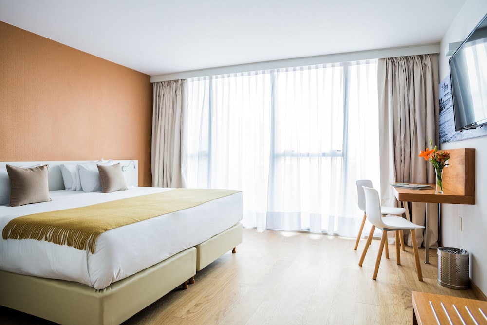 Junior Room, 1 King Bed