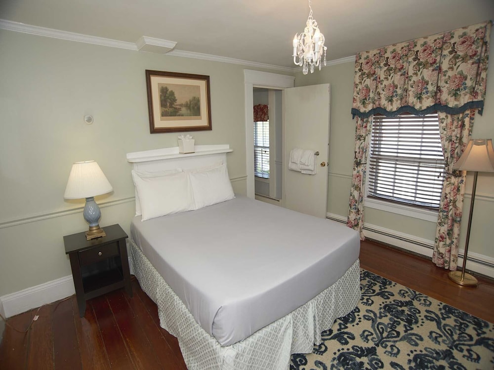 Standard Double Room, Ensuite (The Inn 5 Queen (no pets))