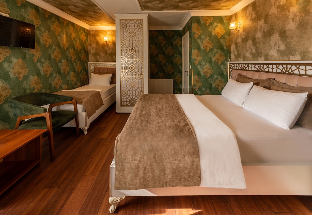 Family Triple Room, City View photo 1