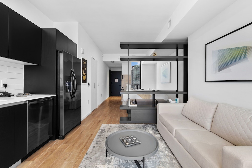 Luxury Condo, Balcony, City View photo 3