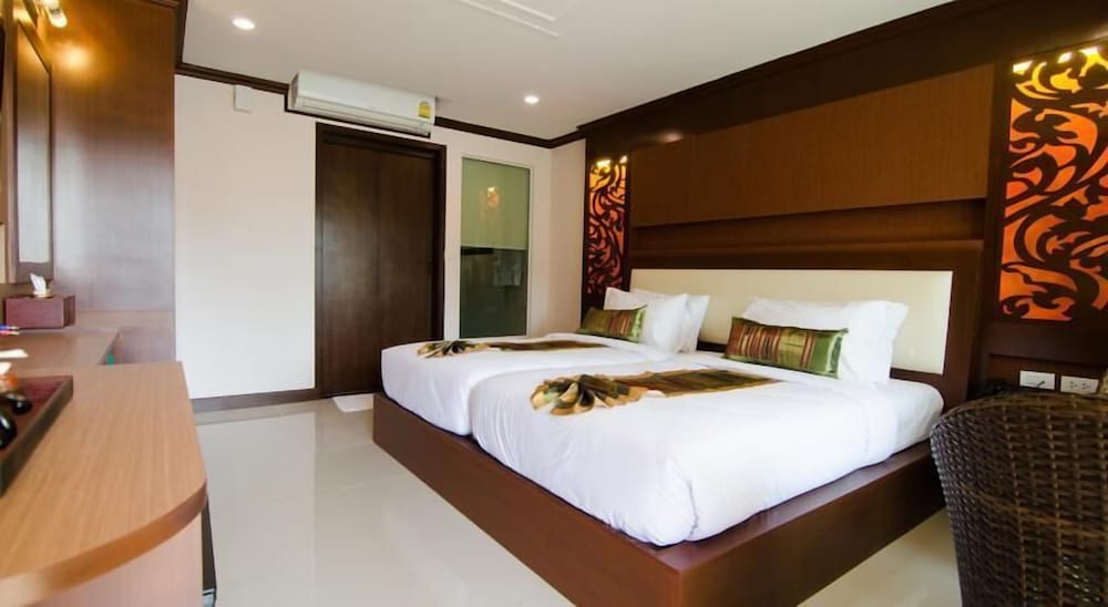 Deluxe Twin Room, Pool View photo 1
