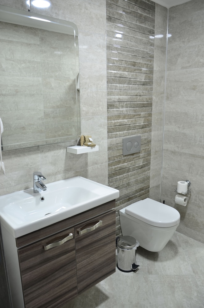 Comfort Room, 1 Bedroom, Private Bathroom, City View photo 3