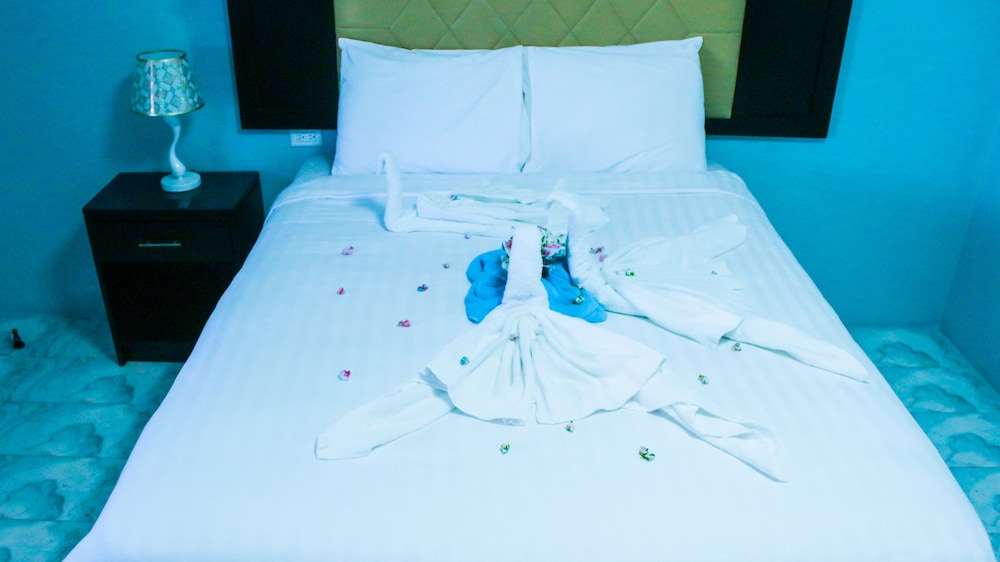 Deluxe Room, 1 Queen Bed photo 3