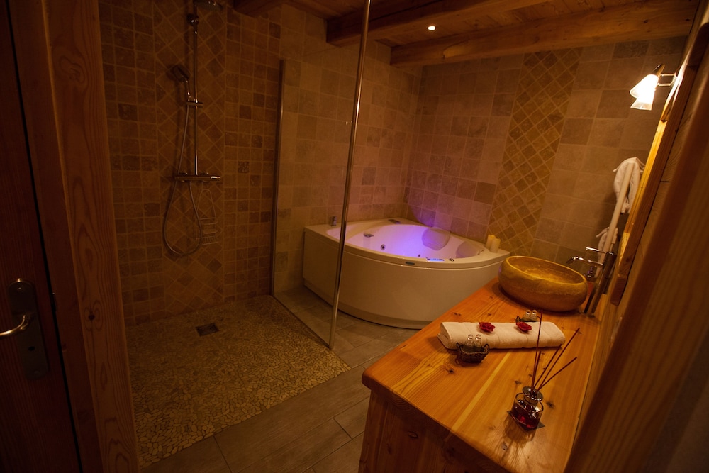 Double Room, Non Smoking, Hot Tub (Melezin) photo 2
