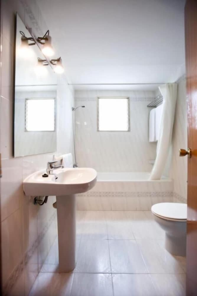 Double Or Twin Room - Photo 7