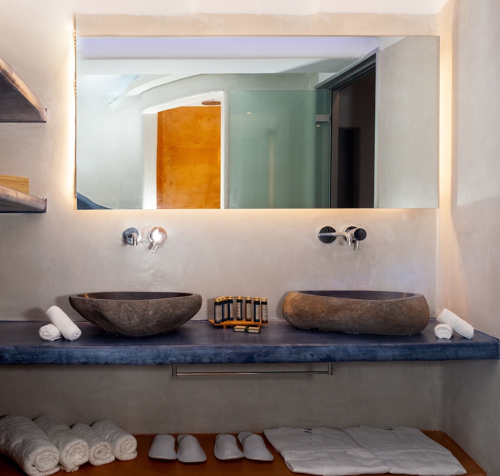 Superior Suite, Hot Tub (External) - Photo 14