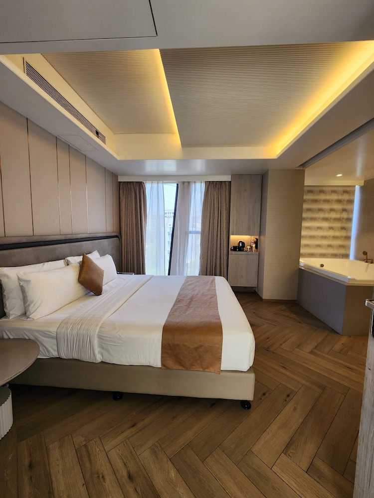 Premium Room with Grand Bathtub - Photo 1