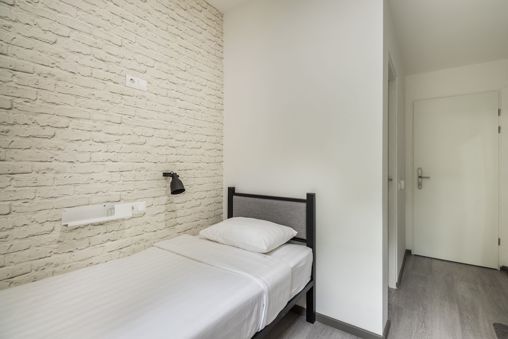 Economy Room photo 3