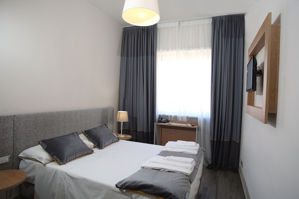 Standard Double or Twin Room photo 1