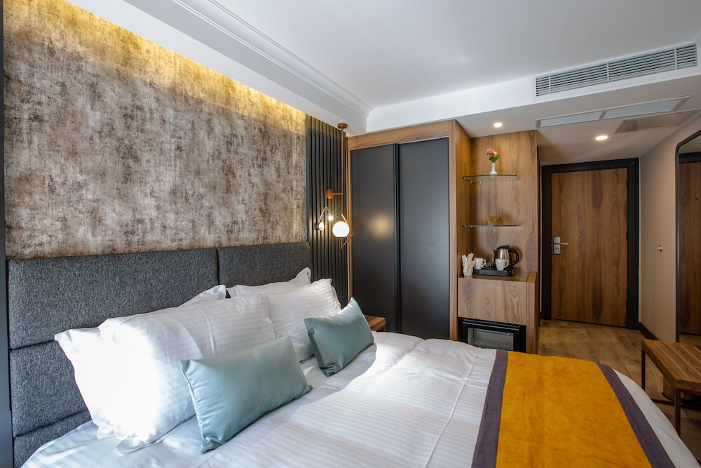 Economy Double Room - Photo 15