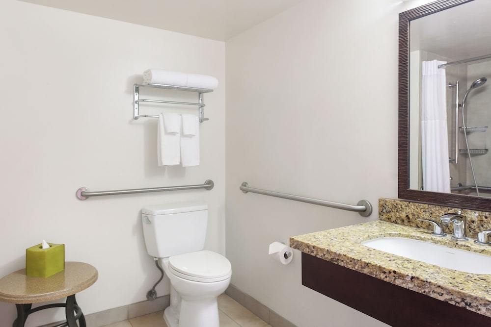 Room, Oceanfront (Accessible) - Photo 7