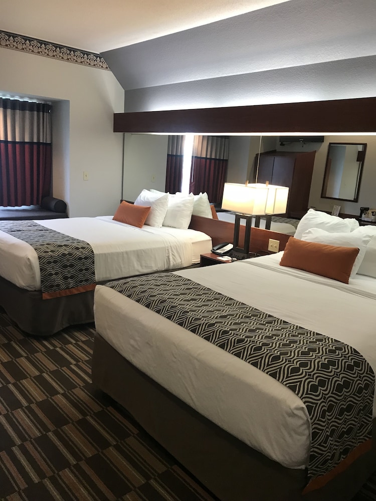 Standard Room, 2 Queen Beds, Non Smoking - Photo 3