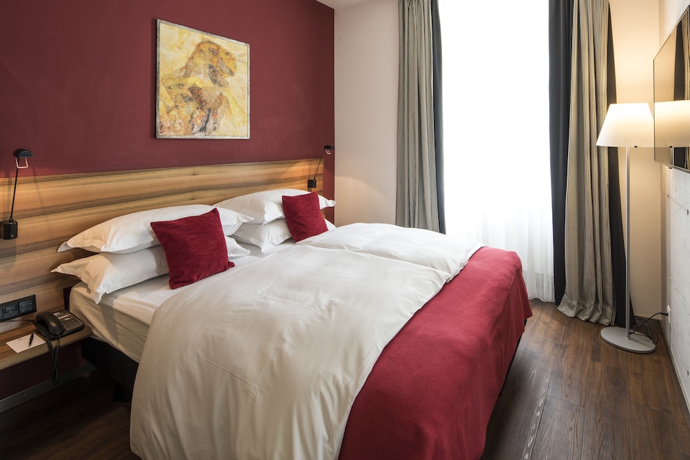 Junior Double Room, City View - Photo 1