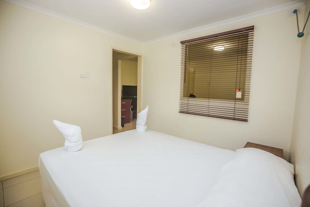 Queen Room photo 1