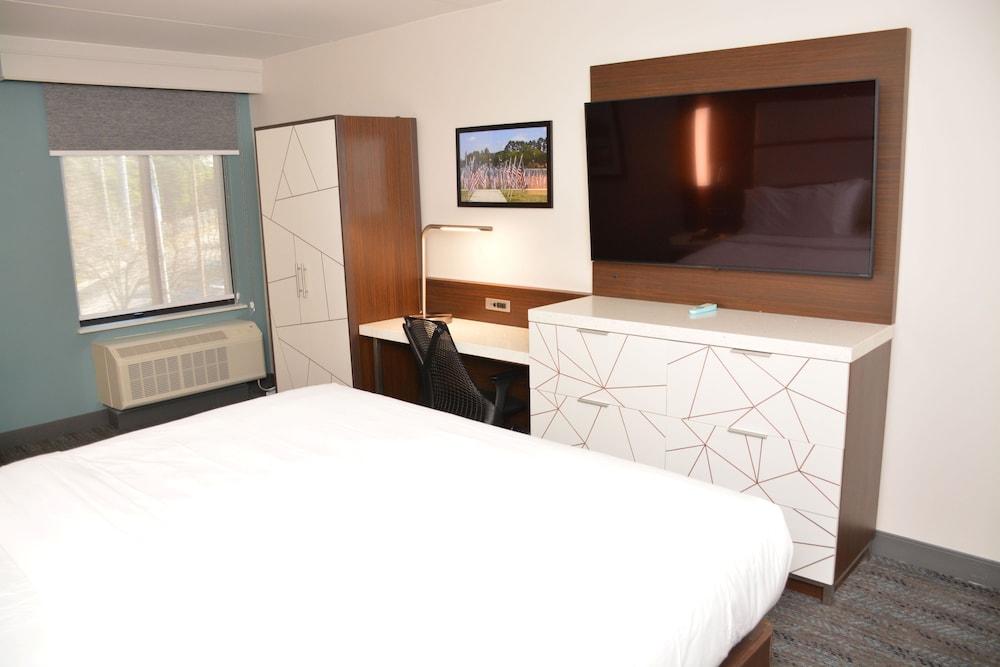 Room, 1 King Bed - Photo 3