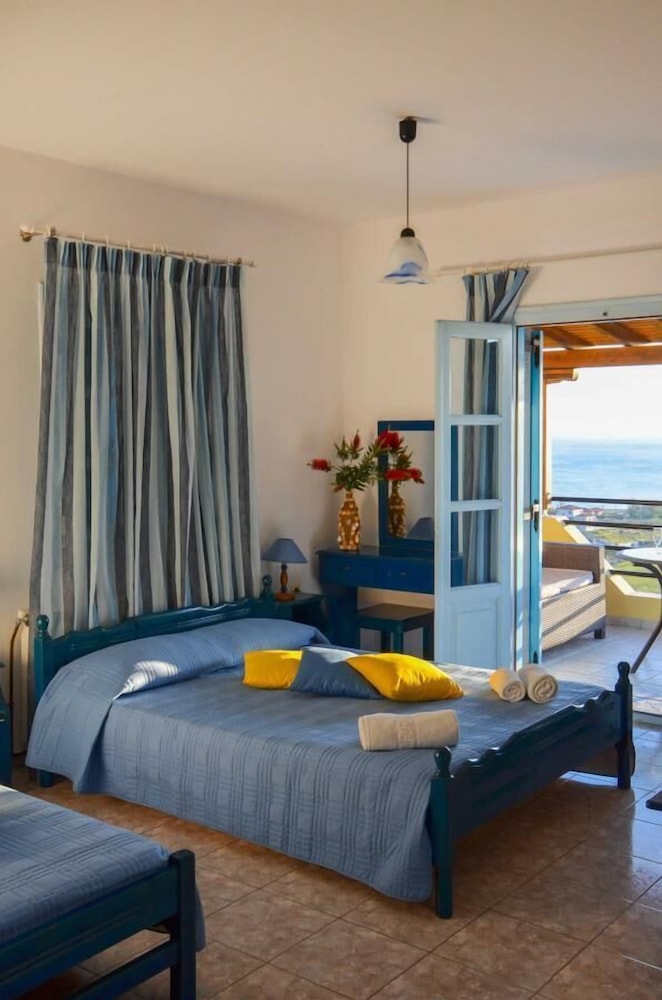 Classic Quadruple Room, Non Smoking, Sea View photo 2
