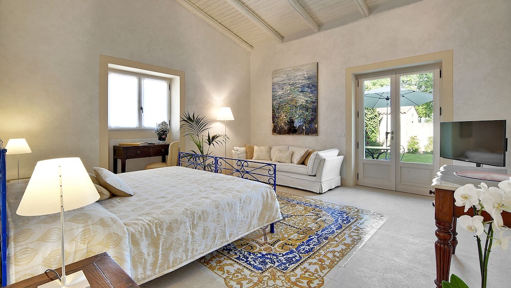Superior Suite, 2 Bedrooms, Pool Access, Garden View photo 3