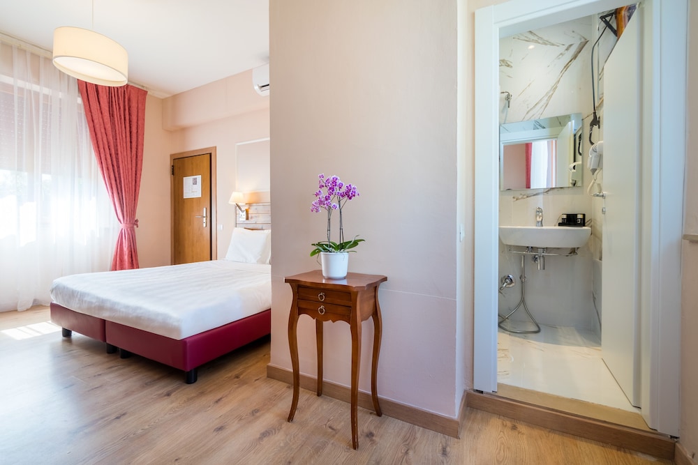 Small Double Room photo 3