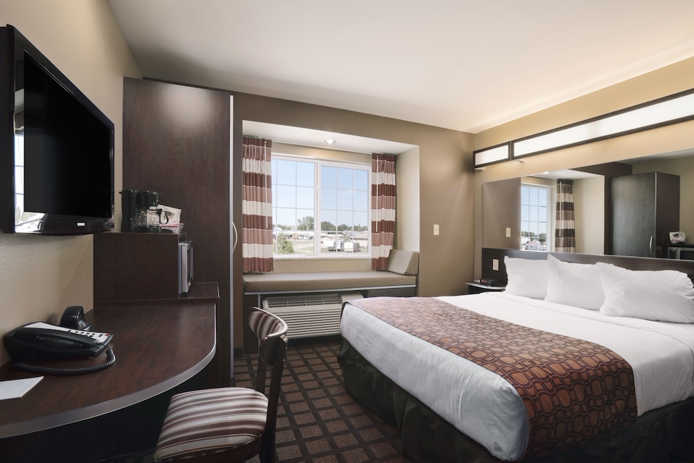 Standard Room, 1 Queen Bed - Photo 3