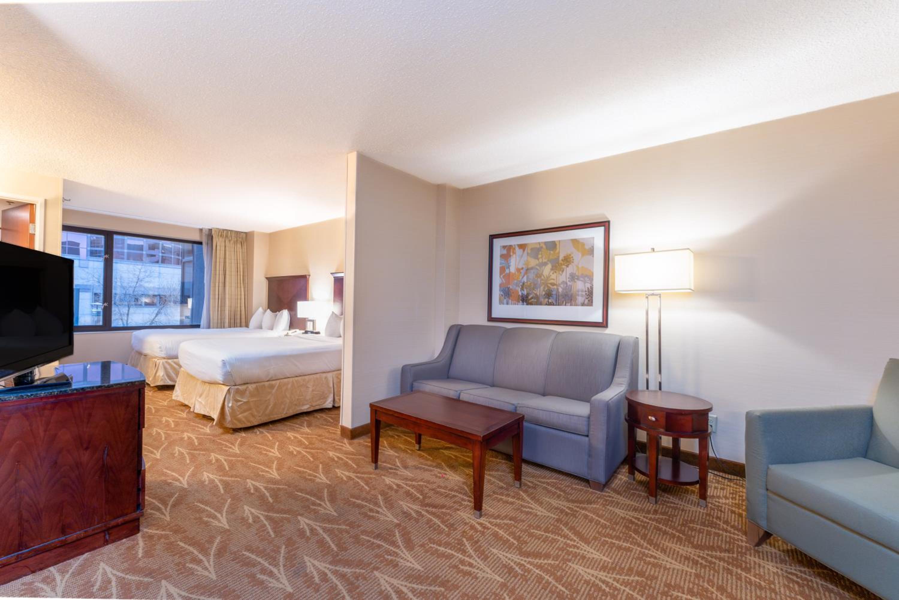Mini Suite with Two Double Beds - Photo 10
