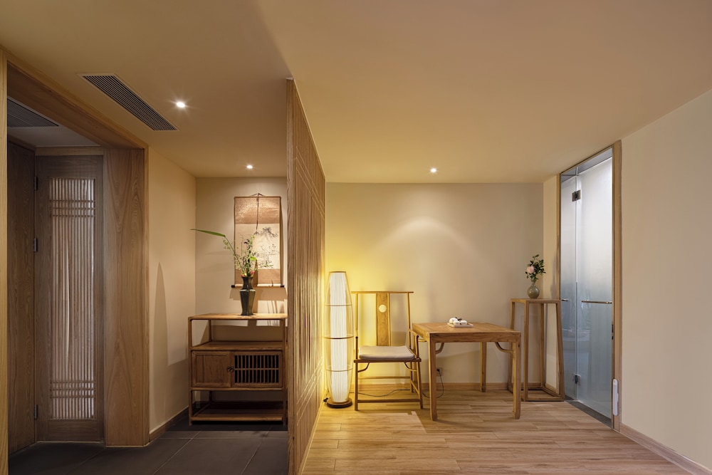 Luxury Suite, Balcony, Mountain View photo 3