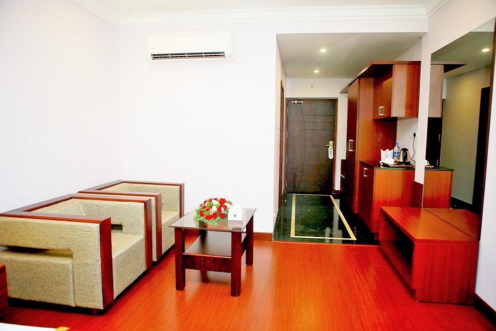 Deluxe Double Room Single Use, 1 King Bed, Accessible, Private Bathroom photo 3